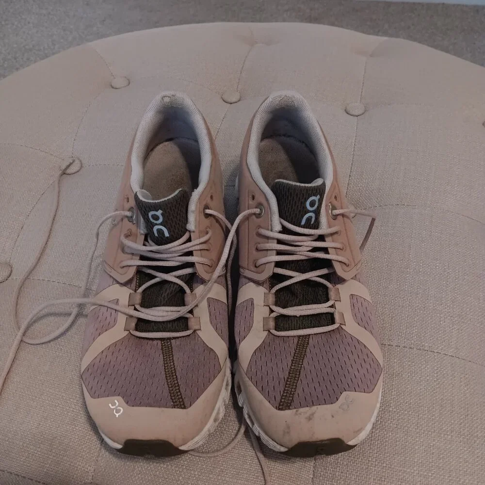 On Cloud 5 womans size 9 Rosebrown / Fog running shoes - Picture 4 of 8